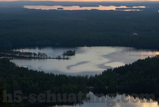 人妻单男-平凡生活中的微光，人妻与单男的交织故事